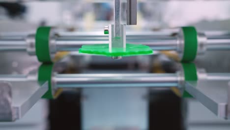 línea de producción de máscaras faciales en una fábrica moderna
