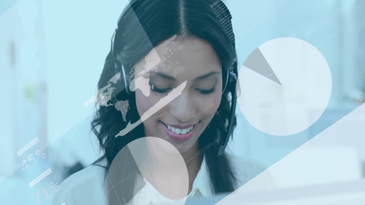 animación del procesamiento de datos sobre una mujer de negocios biracial usando auriculares de teléfono