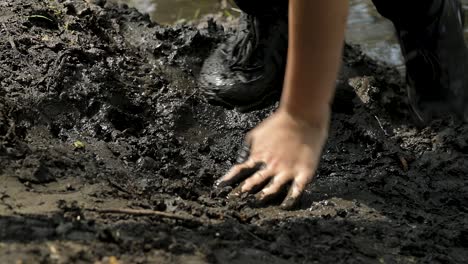 hands in a mud during extreme race