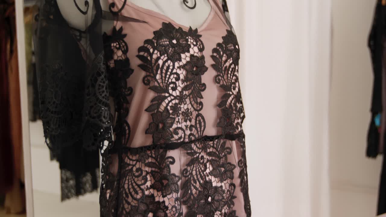 옷 가게 에서 드레스