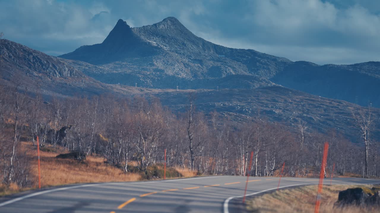 우울한 가을 툰드라 풍경