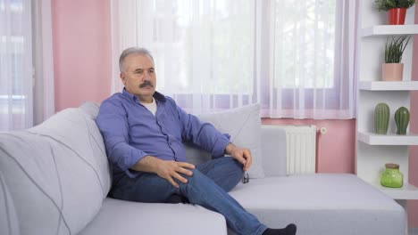 un viejo agresivo.
