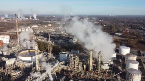 Good-Aerial-Over-A-Huge-Oil-Refinery-Along-The-Mississippi-River-In-Louisiana-Suggests-Industry,-Industrial,-Pollution