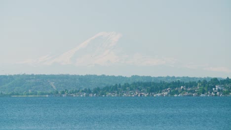 mount rainier above lake washington