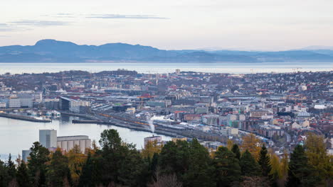 Zeitraffer-Der-Stadt-Trondheim-In-Herbstfarben