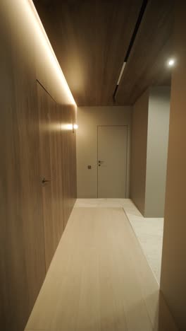 interior de hogar minimalista elegante y elegante con líneas limpias, colores neutrales e iluminación ambiental cálida, creando un ambiente acogedor y moderno.