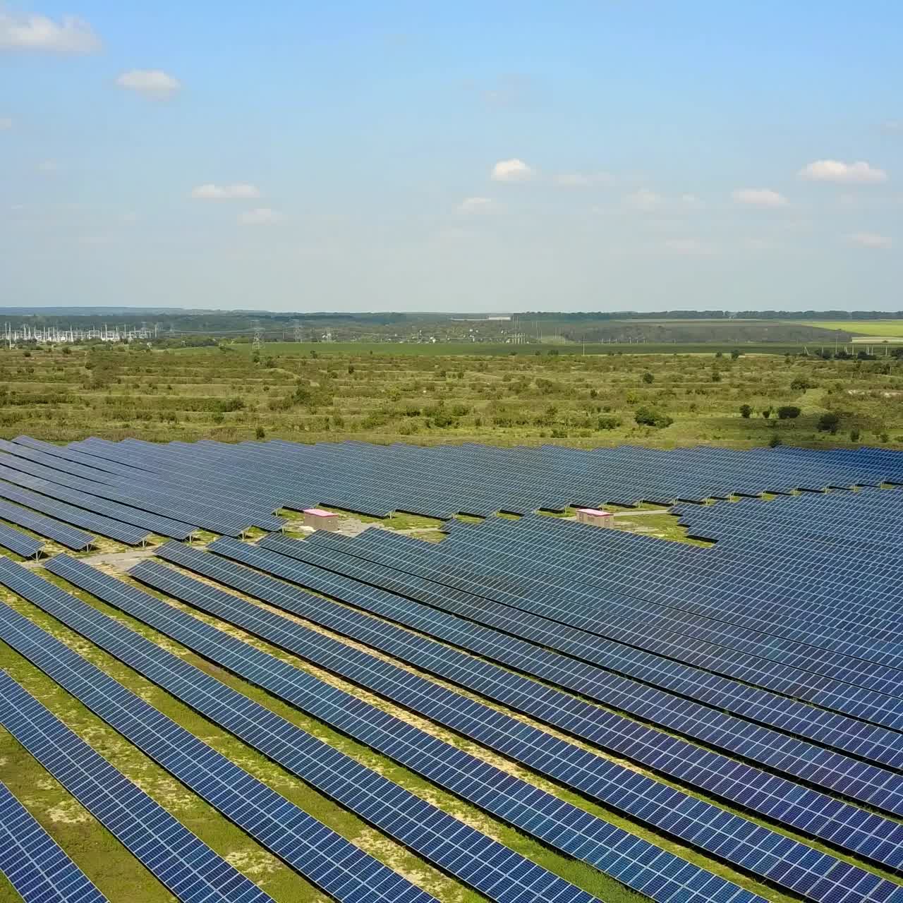 солнечная батарея на луге