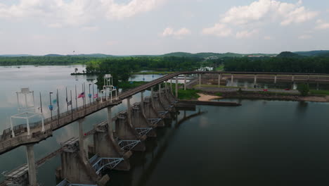 Aerial-pivot-looking-upstream-the-Arkansas-River-at-Big-Dam,-Cook's-Landing-Park,-Little-Rock,-Arkansas