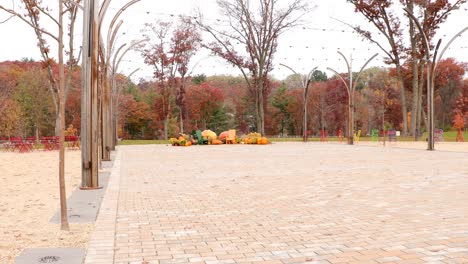 exhibición de calabaza de otoño en un parque urbano en altoona, wisconsin