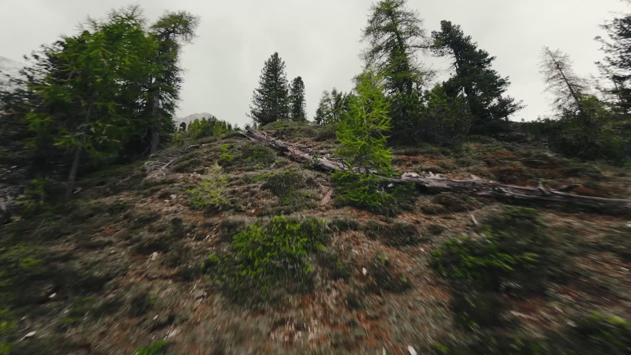 clip de dron de las asombrosas dolomitas italianas, toma cinematográfica de drones fpv desde el dji avata