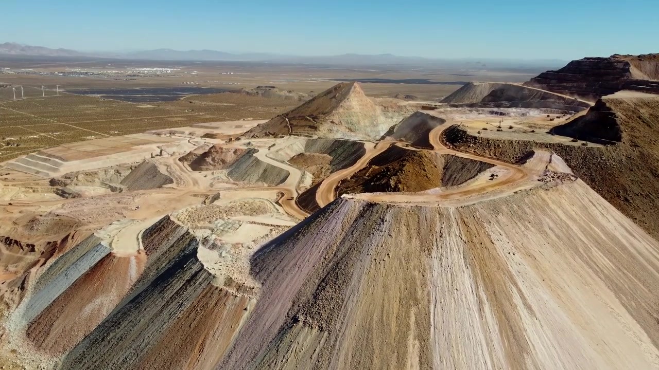 USA, CA, Mojave, Golden Queen Mine, 45585 - Drone view of the mine and its massive tailings and the environmental damage it causes.