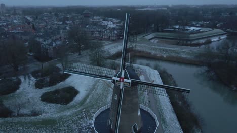 Nooit-Volmaakt---Flour-Mill-During-Winter-In-The-Fortified-Town-Of-Gorinchem,-South-Holland,-Netherlands