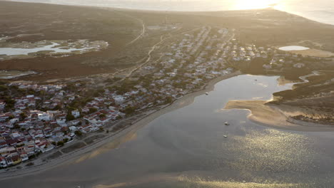 Vista-Panorámica-De-La-Isla-Armona-En-Portugal-Al-Amanecer---Toma-Aérea