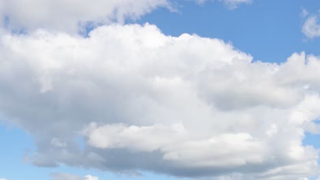 movimiento dinámico de las nubes durante un período de 13 segundos