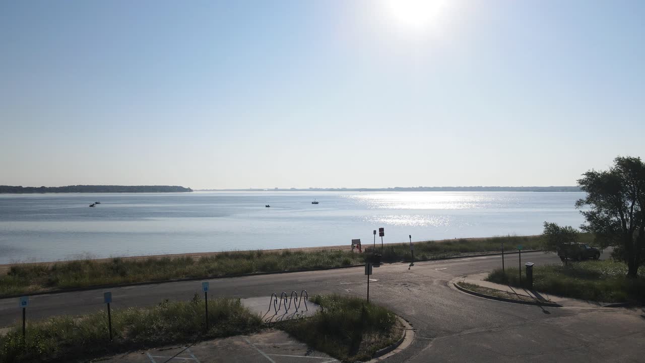 movimiento ascendente sobre el lago muskegon a fines del verano de 2022