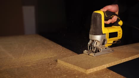 using a jig saw to cut wood