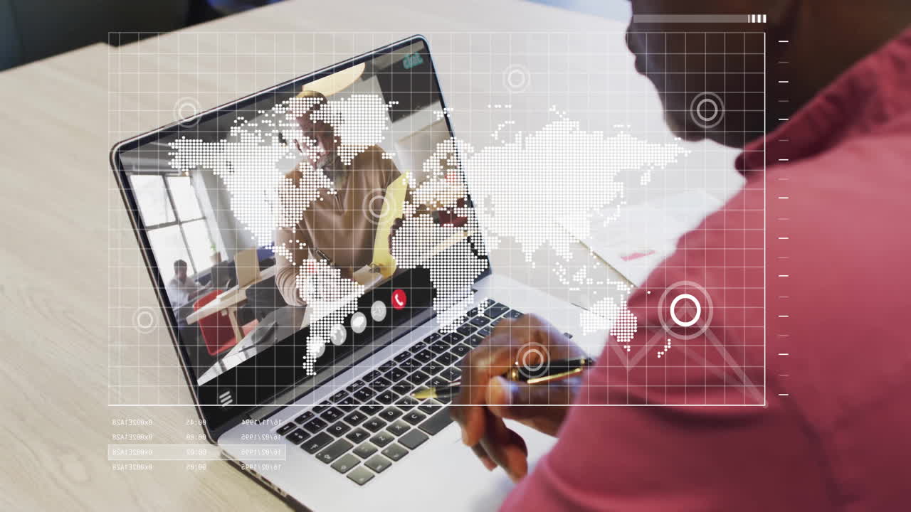 animación de procesamiento de datos financieros sobre hombre afroamericano en llamada de video portátil