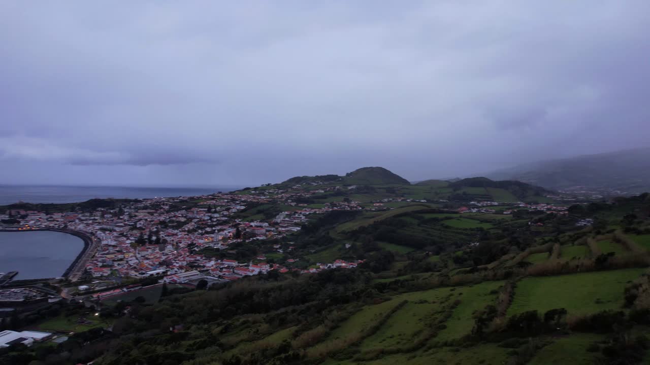 foto panorámica de la ciudad de horta desde miradouro da nossa senhora da conceicao, azores