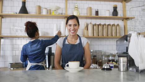 su café está servido.