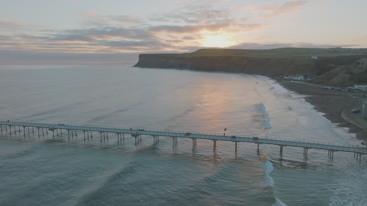 saltburn by the sea 이른 아침 겨울 3월 2022 - 공중 드론 dji mavic 3 cine prores 클립 2