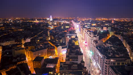 Zeitraffer-Der-Gran-Via-De-Madrid-Bei-Nacht-Von-Der-Spitze-Des-Hotels-Riu-Plaza-Espana