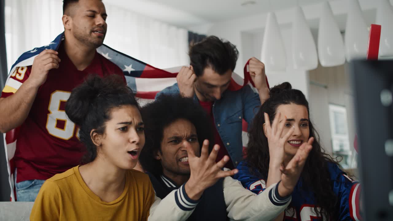 video de cerca de una parte sonriente el rostro de una mujer joven