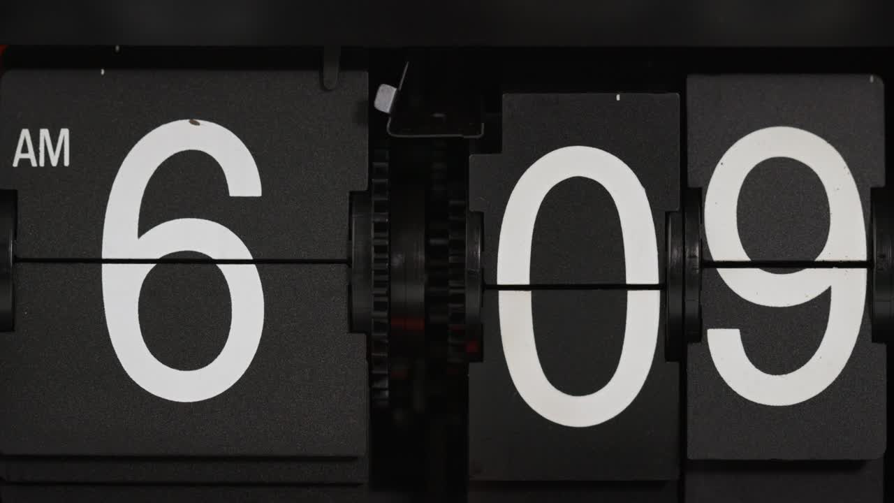 Timelapse 1 hours, Classic flip clock on black background.