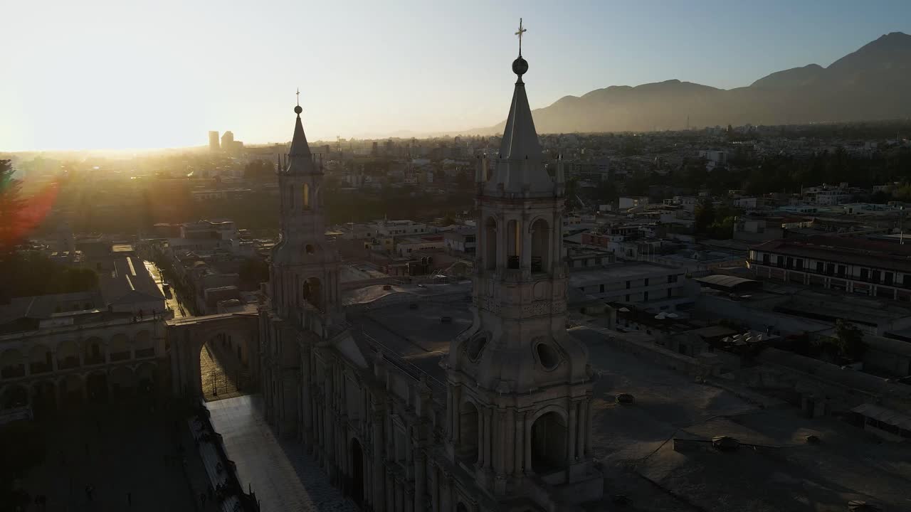 puesta de sol en la ciudad de arequipa