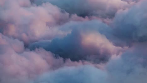 mooie wolken close-up op blauwe luchten