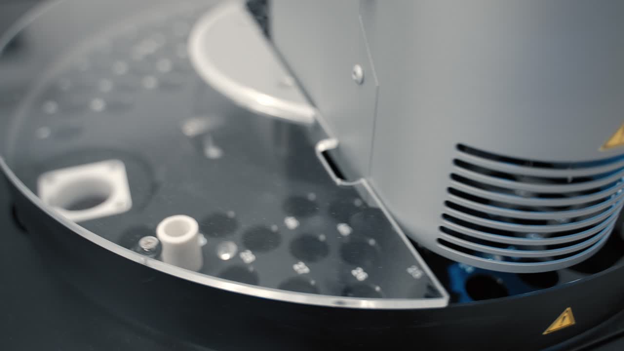 드 테스트를 위해 많은 장소로 돌리는 드 시험 기술을 위한 클로즈업 실험실 기계