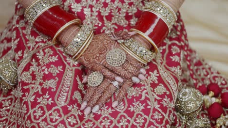 Indian-bride-with-hands-tattooed-with-henna-on-wedding-day