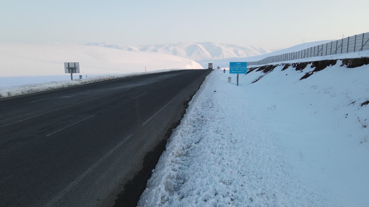 겨울의 도시간 도로