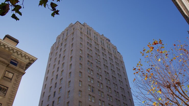 La Torre Clay-Jones a San Francisco, California - Inquadratura dal basso