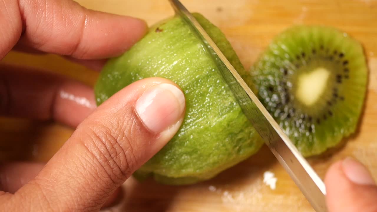 Slicing Kiwi