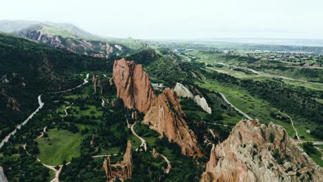 Aerial-view-pulling-away-from-Garden-of-the-Gods-in-Colorado