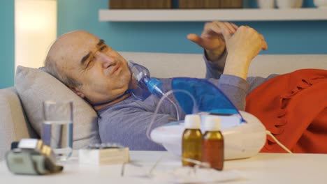 un anciano cansado de sus enfermedades.