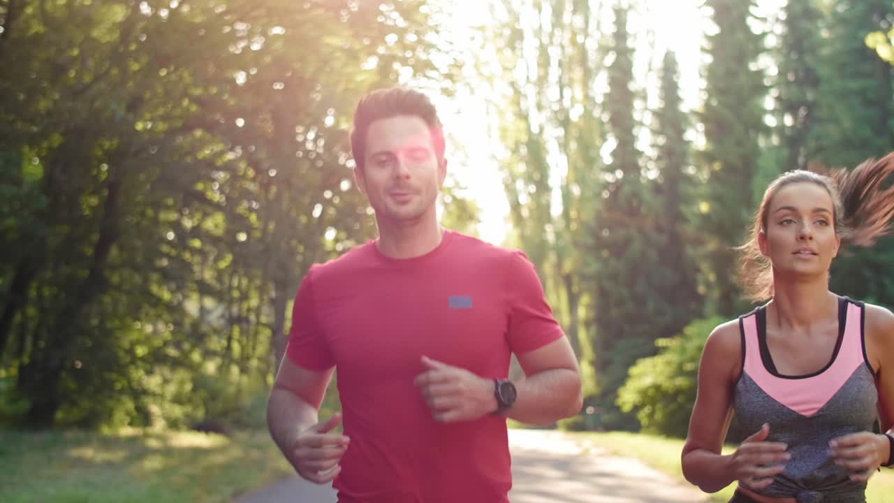 공원 에서 조 ⁇  하는 젊은 부부, 카토비체, 폴란드