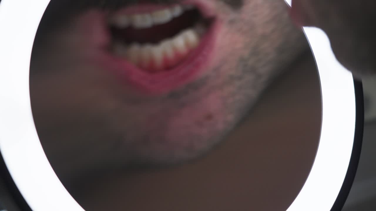 Warped face due to the concave beauty mirror