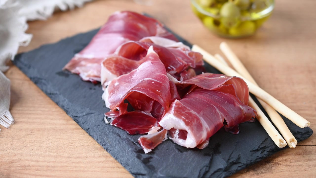 Fette di prosciutto Serrano spagnolo