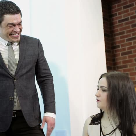 grupo mixto en una reunión de negocios