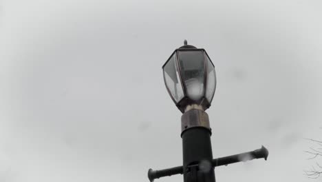 Light-Post-in-the-middle-of-Light-Snowfall-on-Overcast-Day-|-4K
