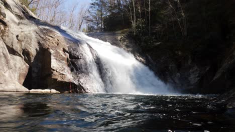 Harper-Creek-Falls,-Wunderschöne-Weitwinkelaufnahme