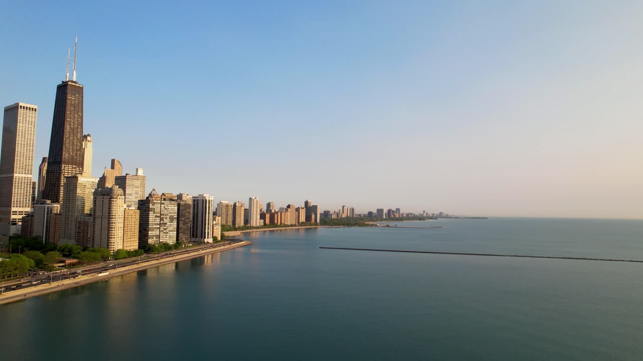 ciudad junto al lago horizonte de chicago mañana soleada dron