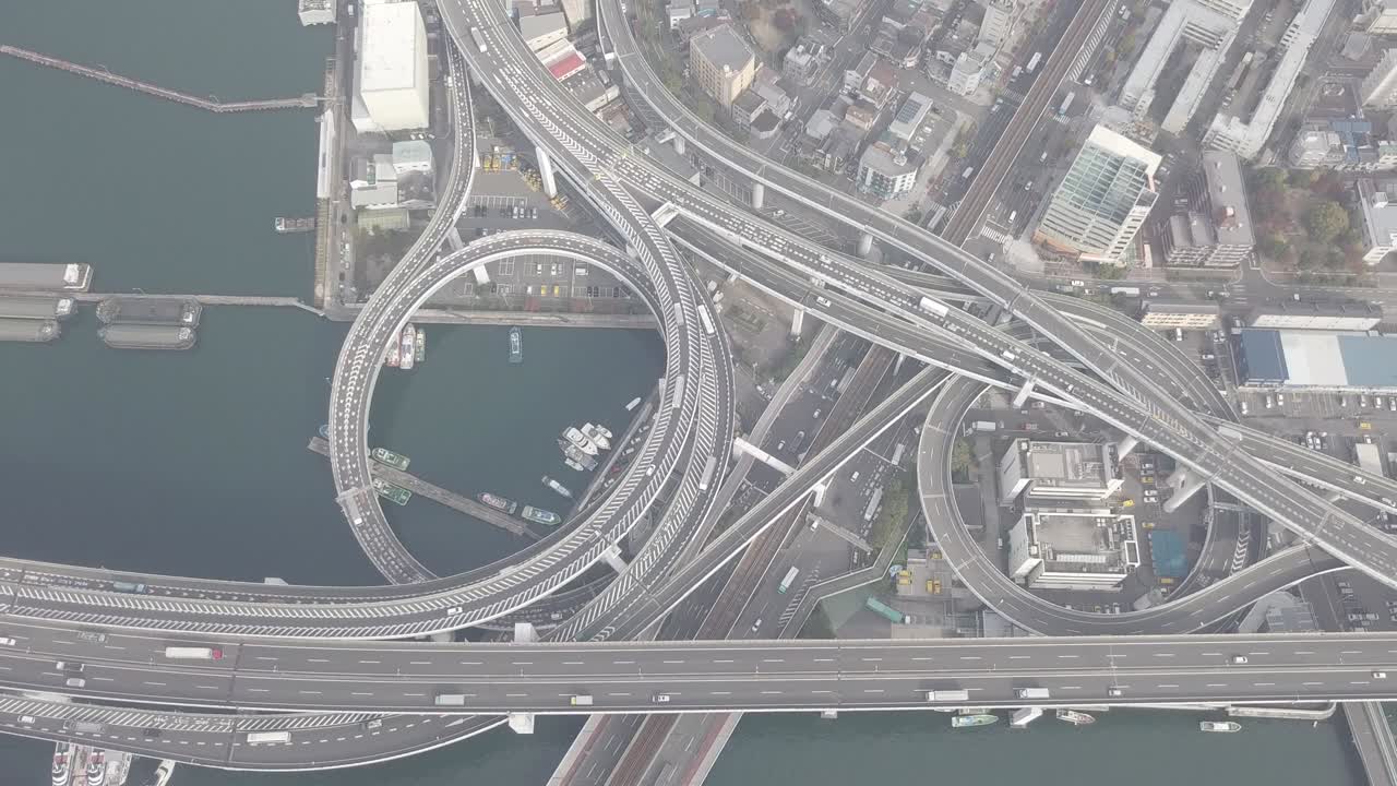 오사카 시, 오사카, 칸사이, 일본의 고속도로, 고속도로 및 고속도로의 상단 을 확대합니다.