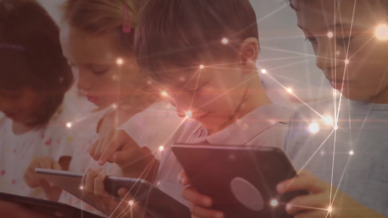 태블릿을 사용하는 학교 학생들을 통해 연결 네트워크의 애니메이션