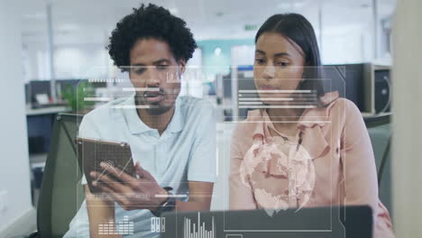 animación del procesamiento de datos financieros sobre diversas personas de negocios en la oficina