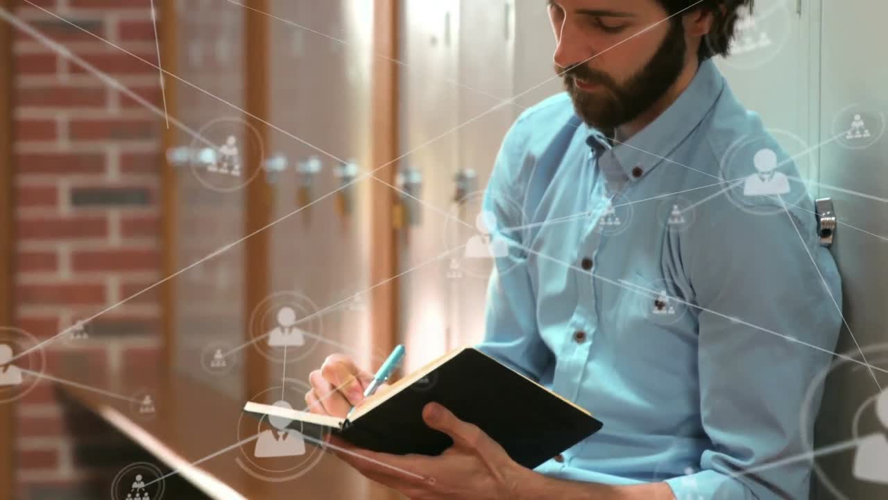 red de iconos de perfil contra un niño caucásico escribiendo en un libro sentado en el corredor de la universidad