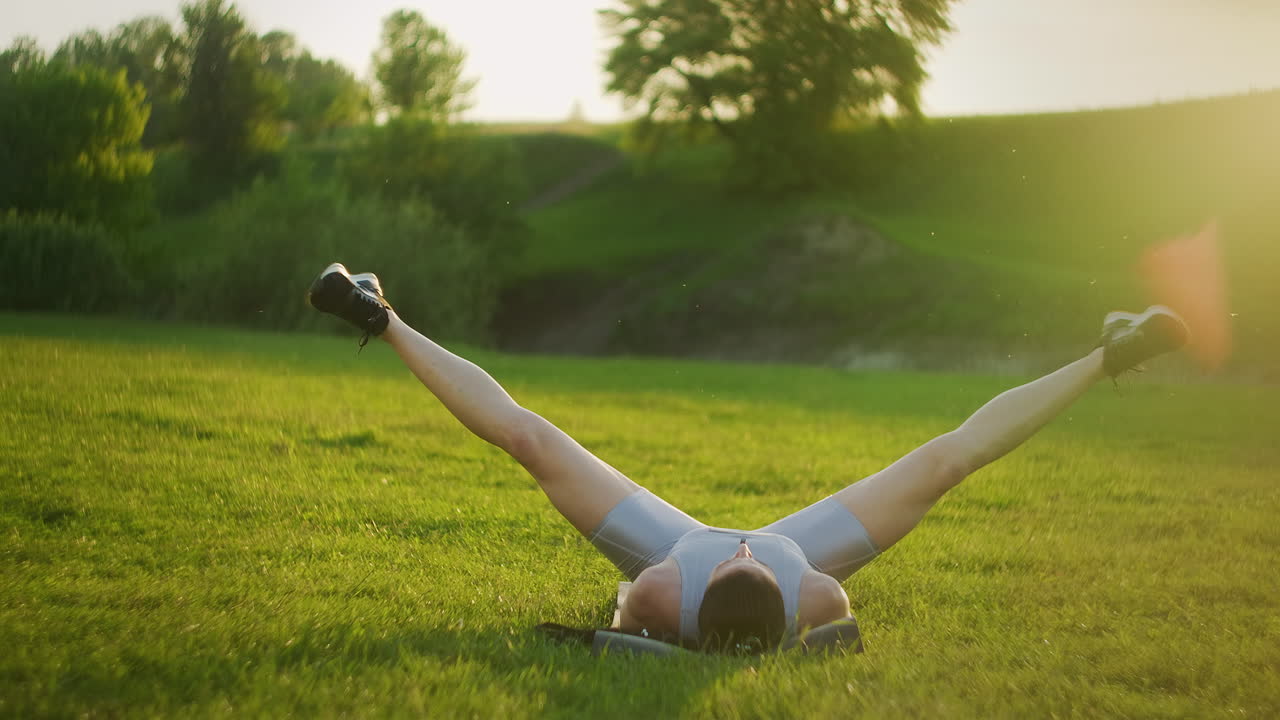 체력 훈련, 몸무게 운동, 발바닥을 는 여자