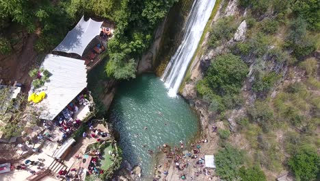 Bejaia-Algerien-Wasserfall-Per-Drohne