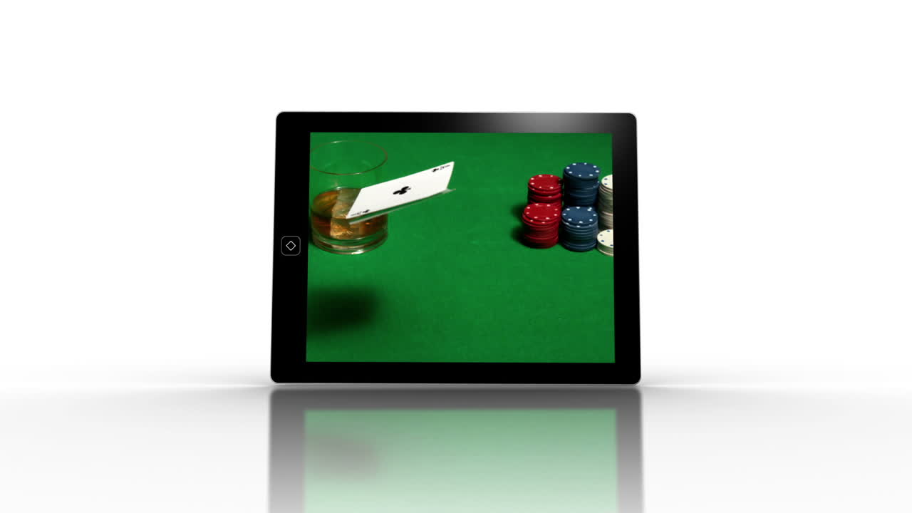 Schermi di dispositivi multimediali che mostrano scene di casinò